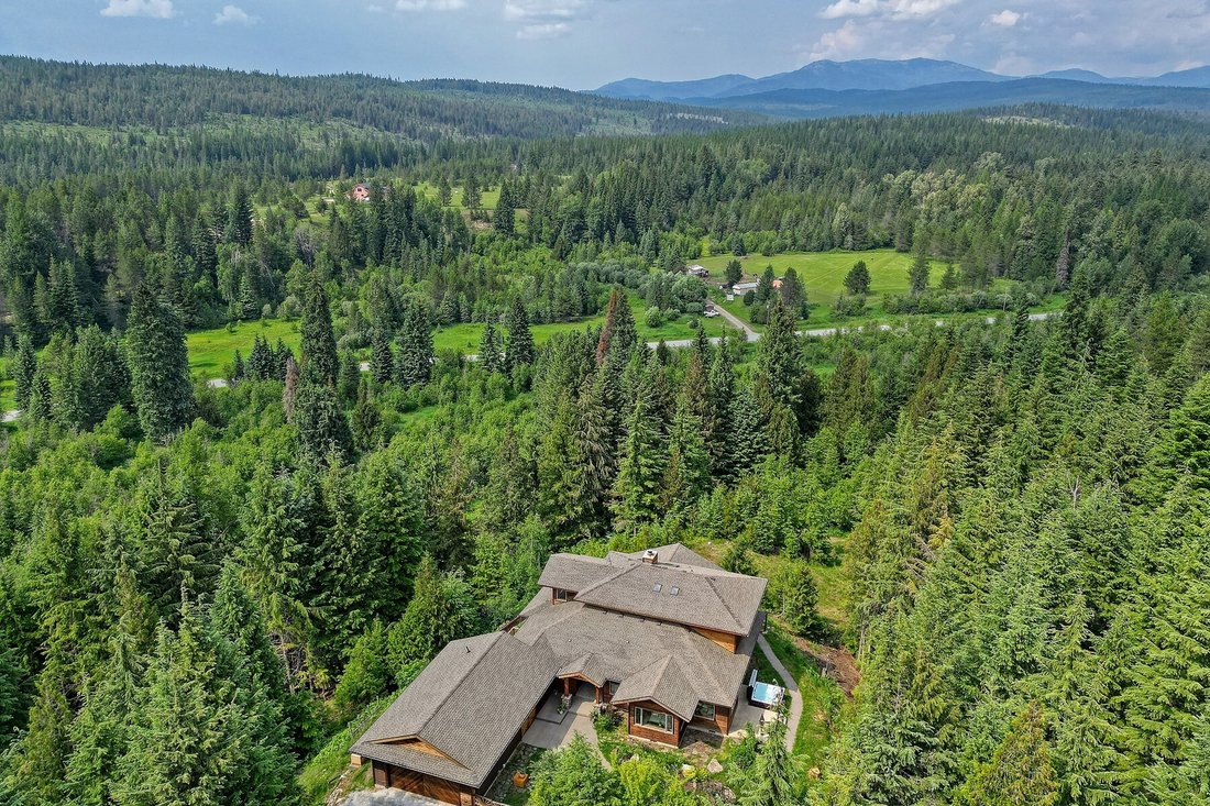 Spindlewood Estate At Rapid Lightning Creek Dans Sandpoint, Idaho