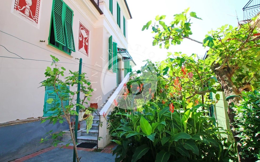 Apartment In Historic Villa In Monterosso In Monterosso Al Mare