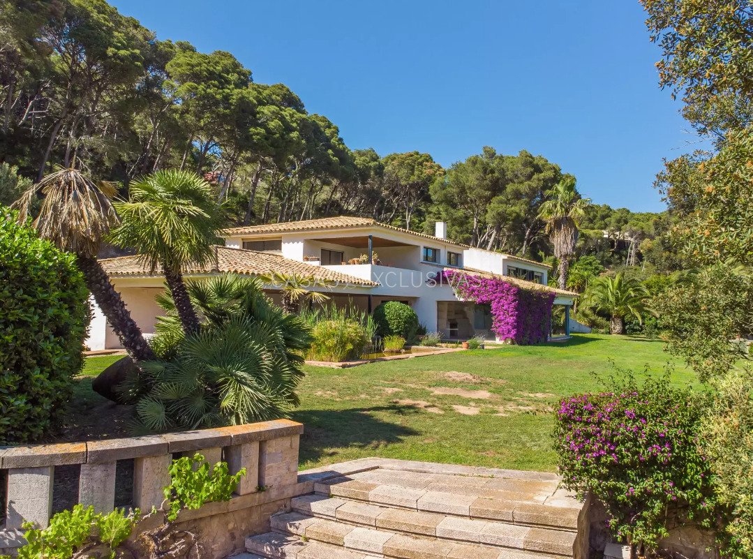 Classic Villa For Sale 5mn Walk To The Beach In In Begur, Catalonia