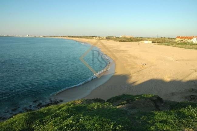 Land in Atouguia da Baleia, Leiria District, Portugal 1 - 12700103