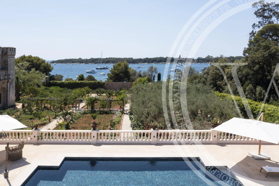 Villa in Cannes, Provence-Alpes-Côte d'Azur, France 4 - 12969250