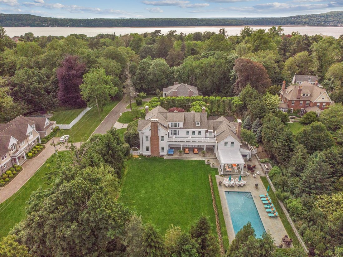 Resort Style Living In Ardsley Park In Irvington, New York, United