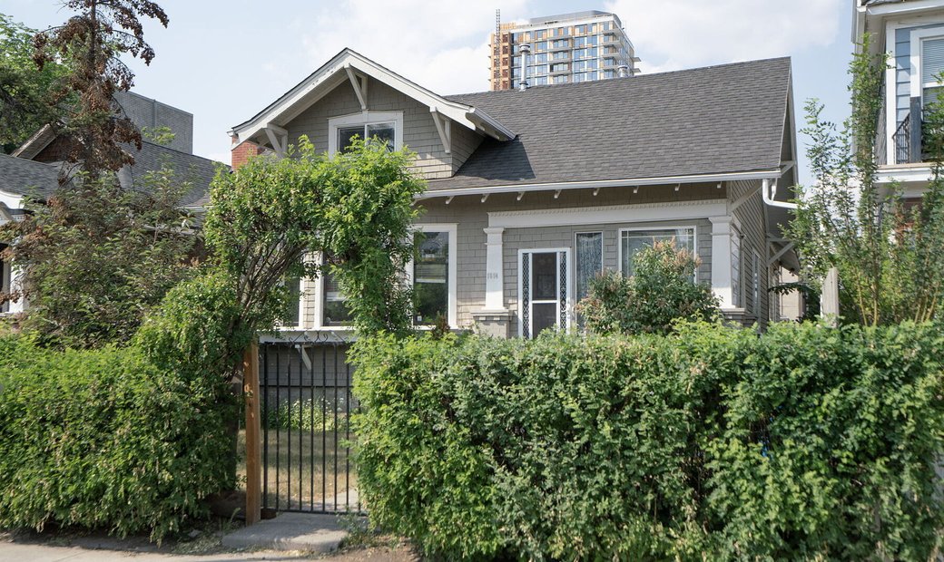 Charming Triplex In Sunalta In Calgary, Alberta, Canada For Sale (12968874)