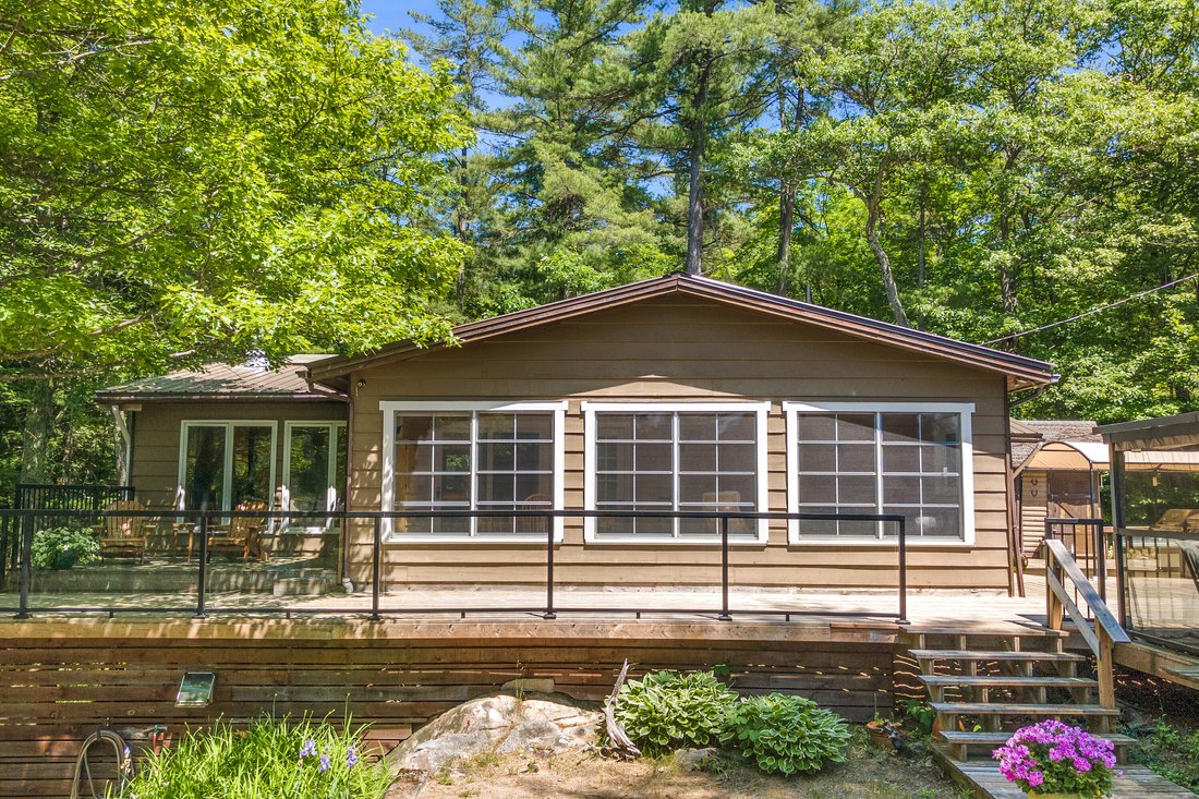 Family Cottage On Severn River In Honey Harbour, Ontario, Canada For