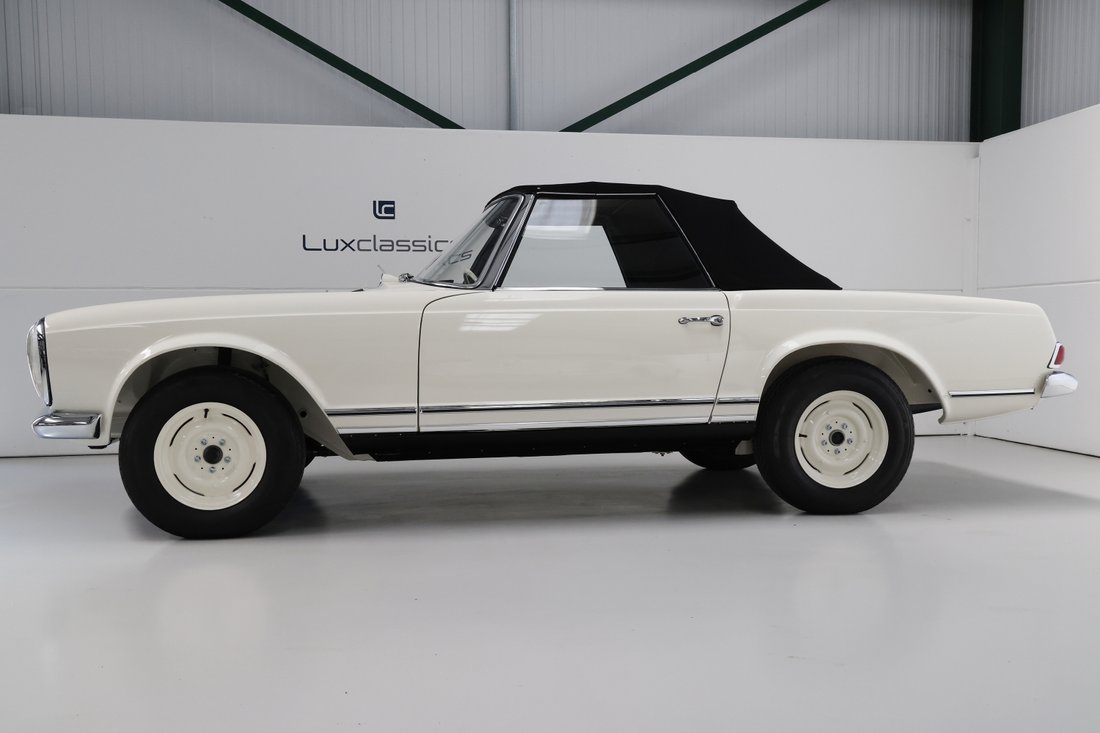 Cabriolet in Great Leighs, England, United Kingdom 3 - 12972140