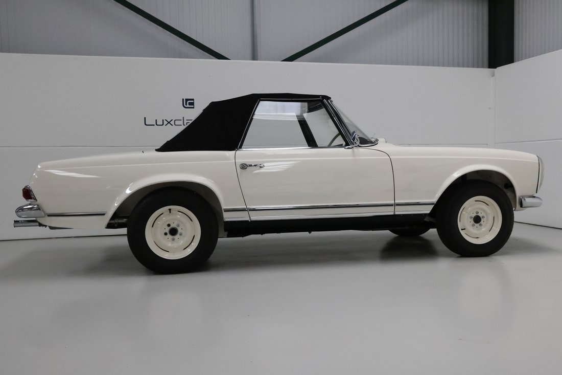 Cabriolet in Great Leighs, England, United Kingdom 5 - 12972140