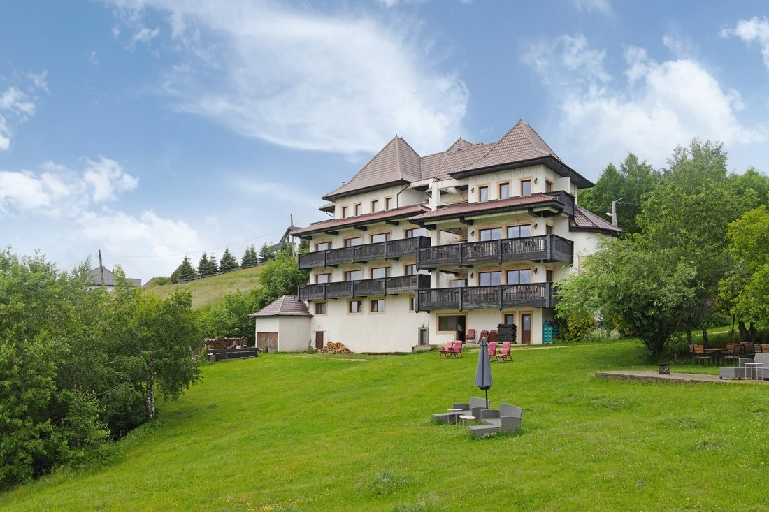 House in Peștera, Brașov County, Romania 1 - 12964608