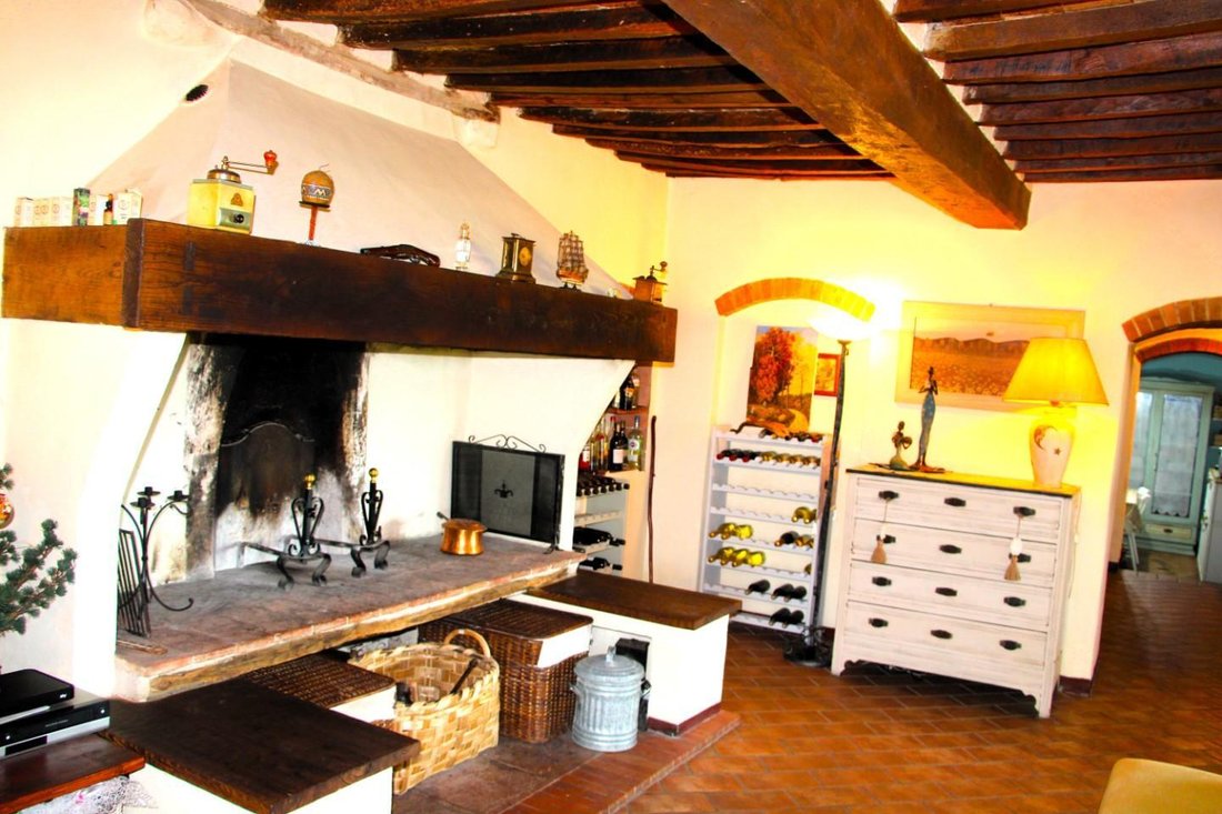 Rustico In Vendita A Casole D'elsa Composto Da In Casole D'elsa