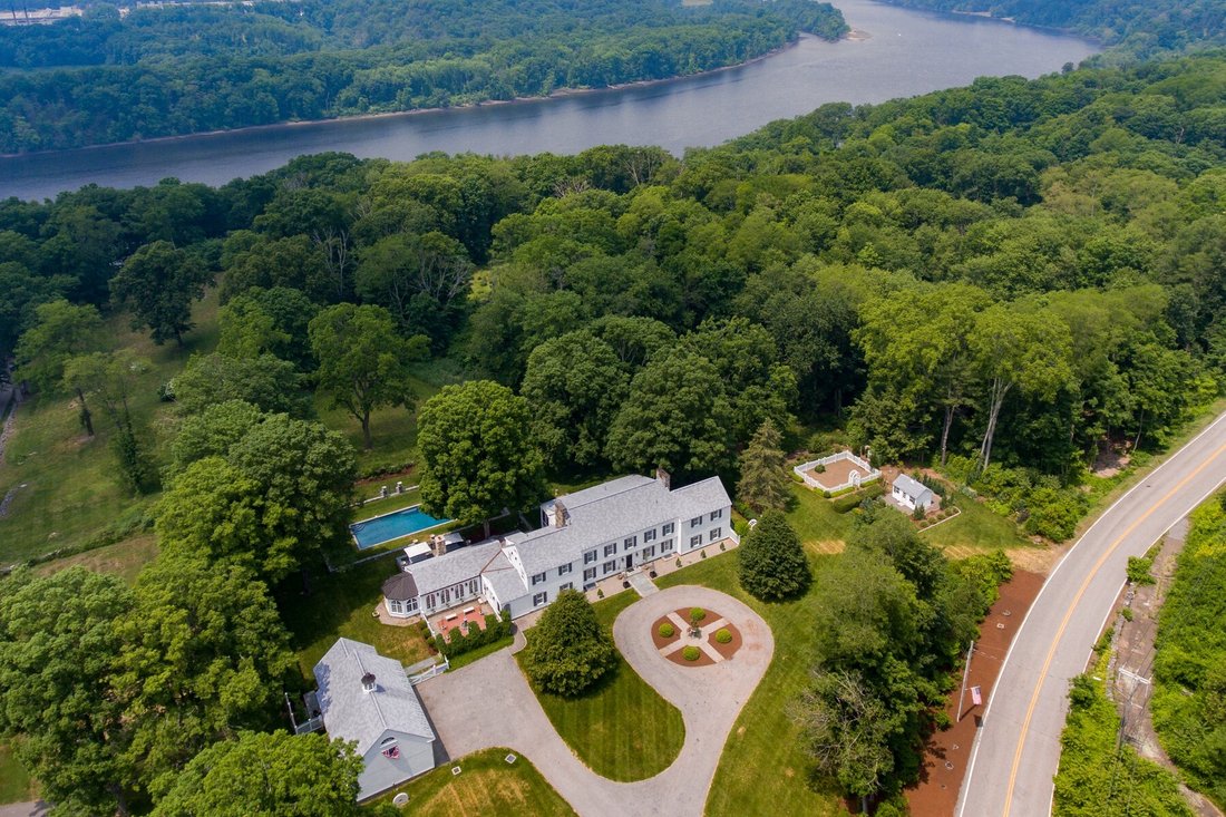 To The Richter Estate A In East Hampton, Connecticut, United