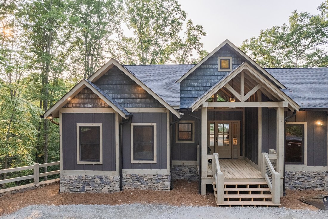 Rustic Charm And Modern Luxury In Blue Ridge, United States