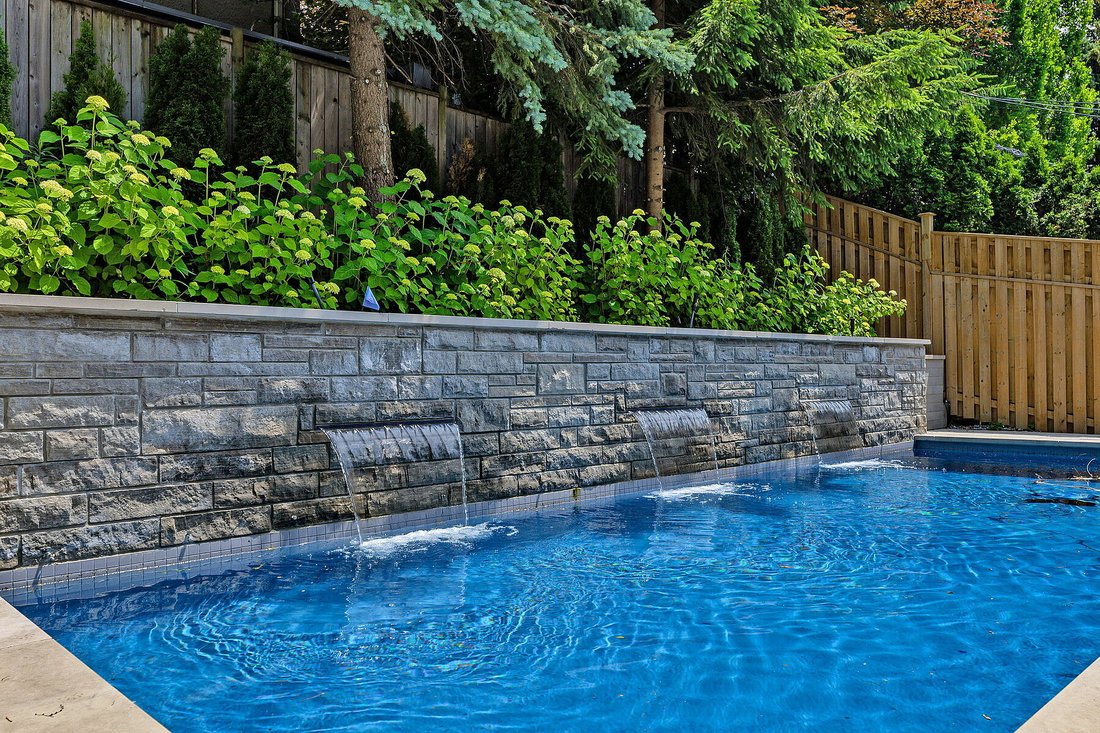 House in Toronto, Ontario, Canada 5 - 12889521