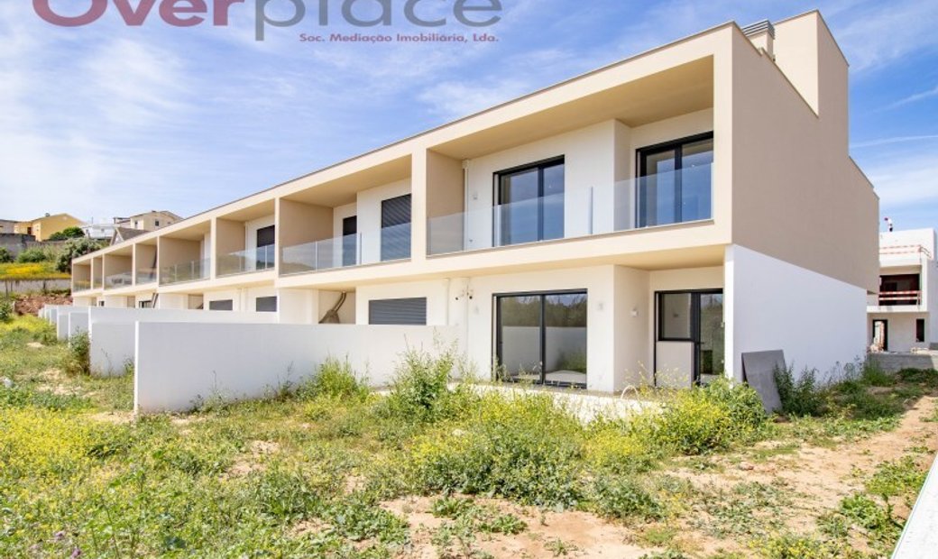 House 4 Bedrooms Sale Lourinhã In Lourinhã, Lisbon, Portugal For Sale