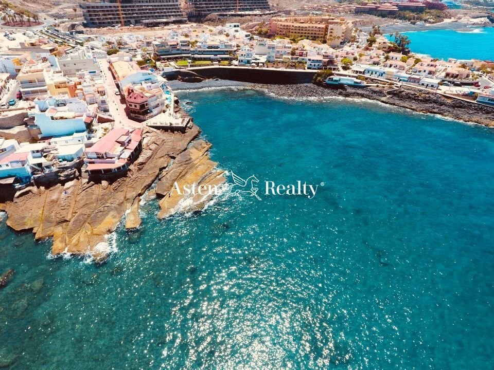 House in La Caleta, Adeje, Canary Islands 2 - 12974732