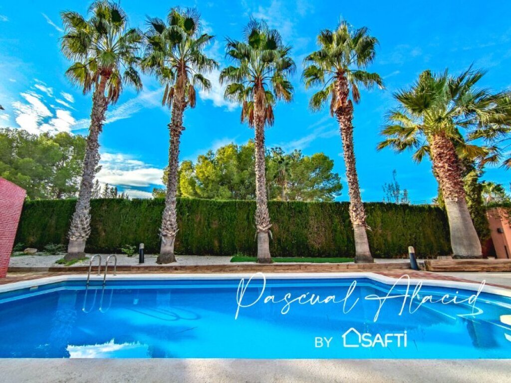 House Villa For Sell In Molina