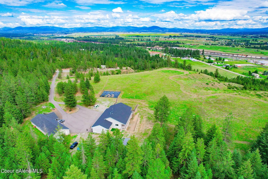 5 Bedrooms Single Family Detached In Rathdrum, Idaho, United States For