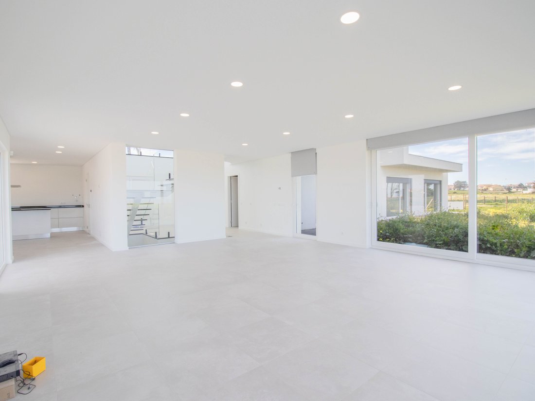 House 4 Bedrooms Sale Peniche In Peniche, Leiria District, Portugal For Sale (11992253)