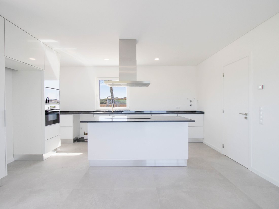 House 4 Bedrooms Sale Peniche In Peniche, Leiria District, Portugal For Sale (11992253)