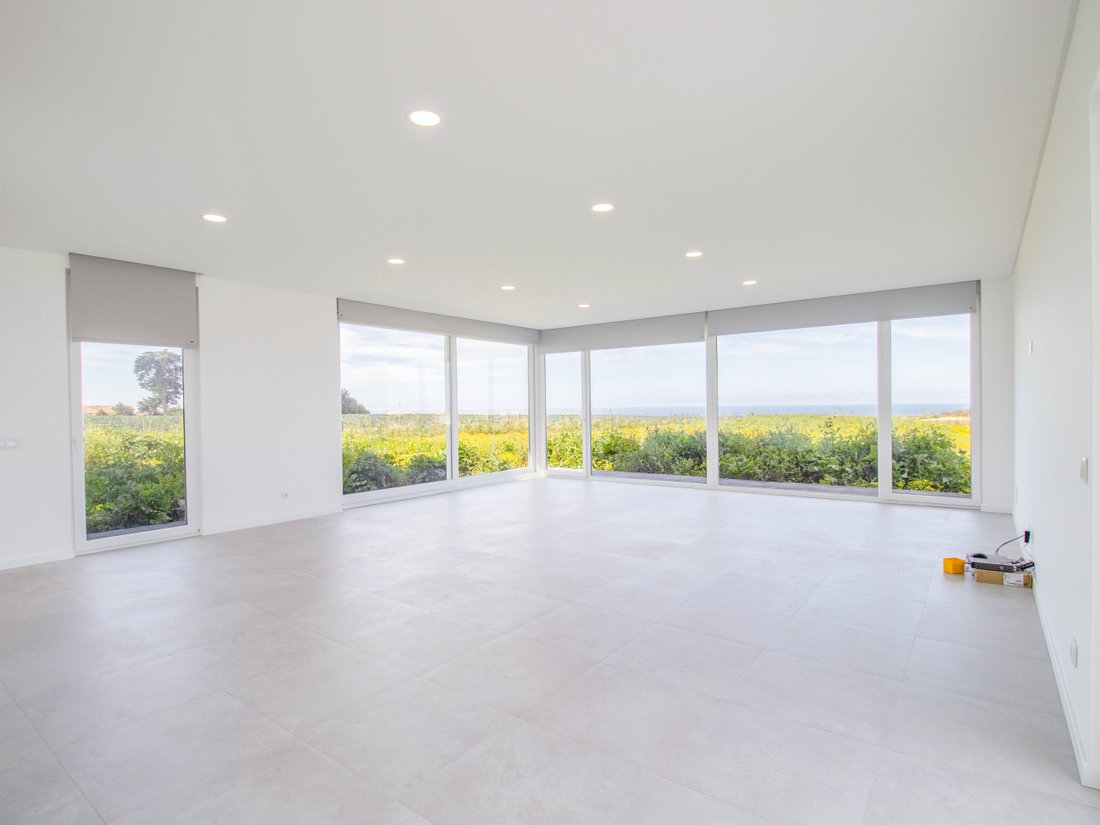 House 4 Bedrooms Sale Peniche In Peniche, Leiria District, Portugal For Sale (11992253)