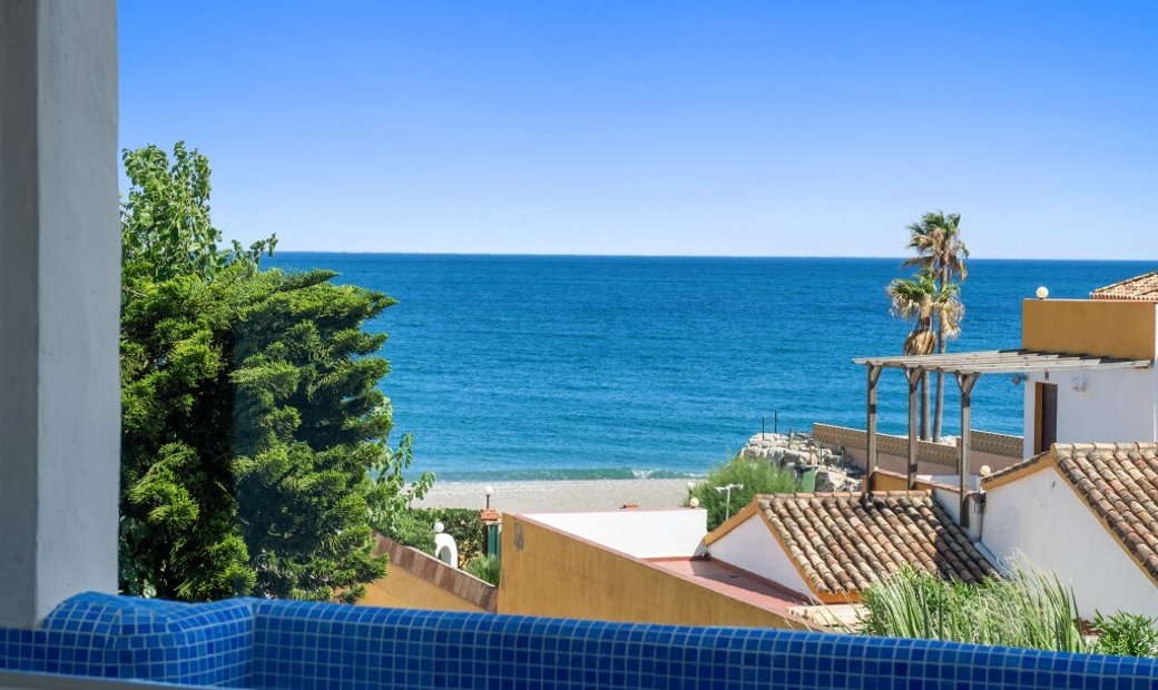 Maison Rénovée à 50 M De La Plage ! Dans Bahía Dorada, Andalousie, Espagne à Vendre (12980121)