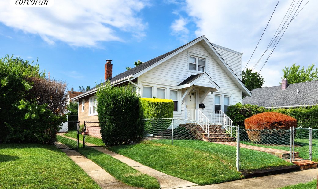97 East Dean Street, Freeport, Ny In Freeport, New York, Vereinigte