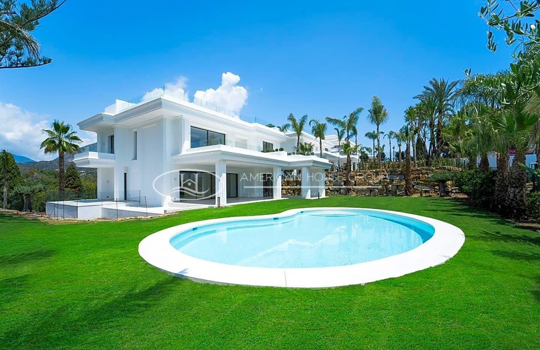 Villa in Marbella, Andalusia, Spain 1 - 12981407
