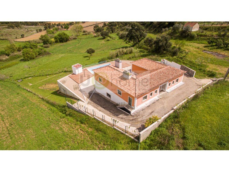 3+1 Bedrooms House On Plot With In Santarem, Santarém District