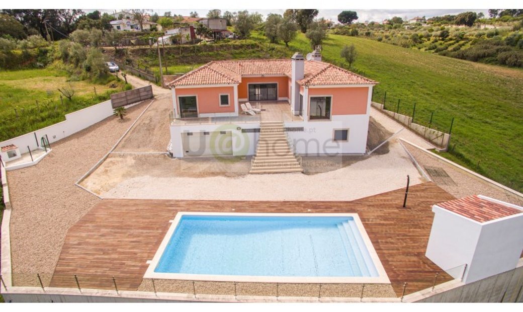 3+1 Bedrooms House On Plot With In Santarem, Santarém District