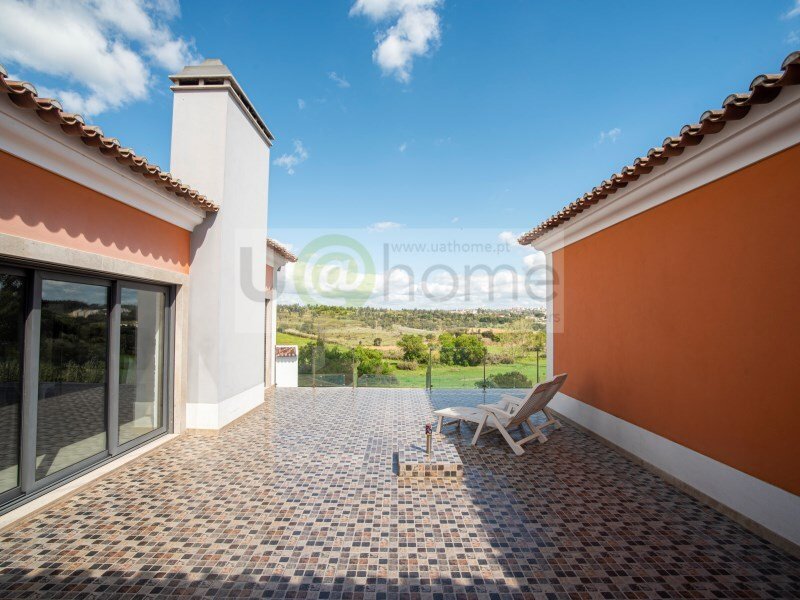 3+1 Bedrooms House On Plot With 1700sqm With Pool In In Santarém