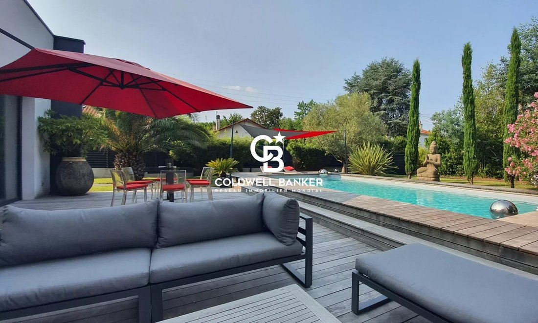 Pessac House In Pessac, Nouvelle Aquitaine, France For Sale (12970723)