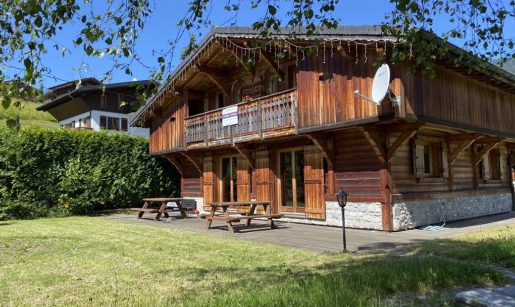 Morzine Chalet In Morzine, Auvergne Rhône Alpes, France For Sale (12983691)