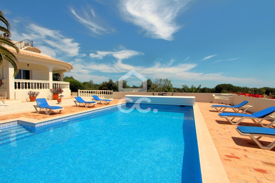 House T4 +1 With Saltwater Pool And 7910 M2 Of In Porches, Algarve
