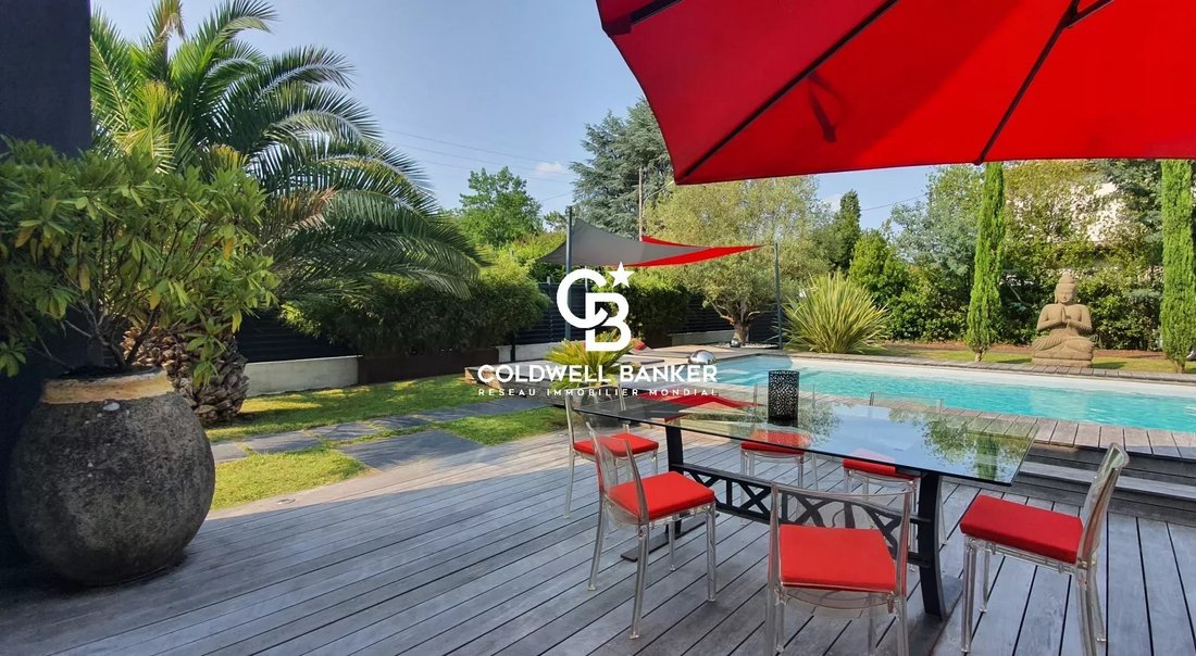 Pessac House In Pessac, Nouvelle Aquitaine, France For Sale (12970723)