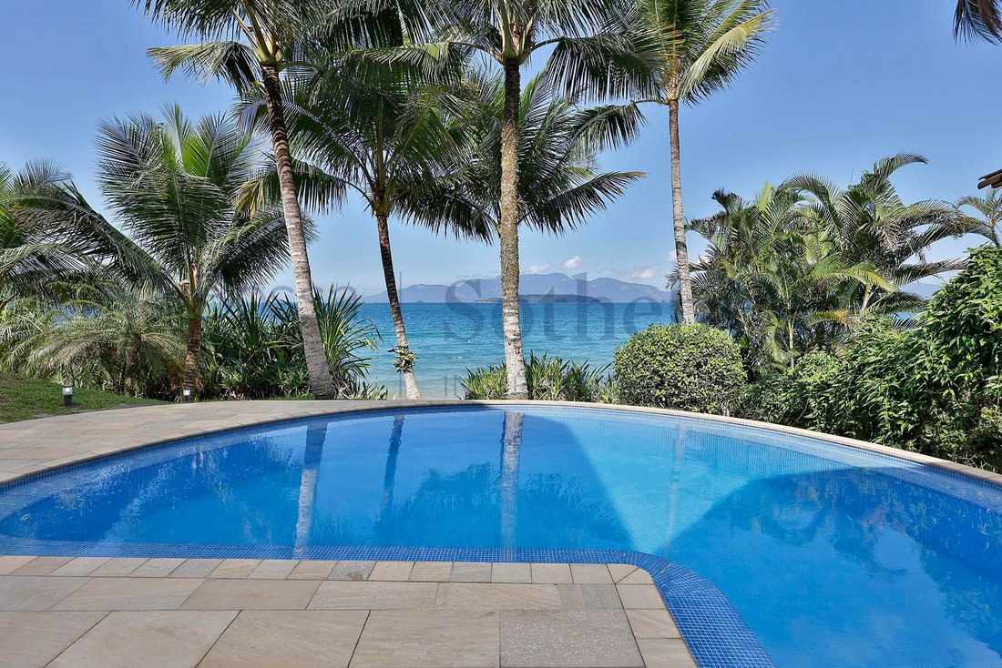 Beachfront House In Angra Dos In Vila Velha, State Of Rio De Janeiro