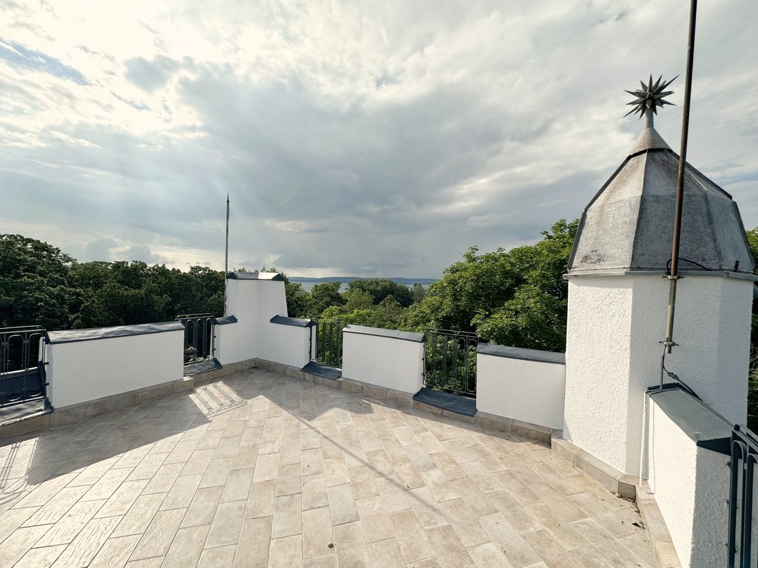 Impressive Villa For Sale At The Lake Balaton In Balatonföldvár