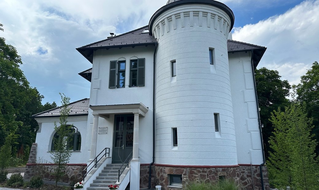 Impressive Villa For Sale At The Lake Balaton In Balatonföldvár