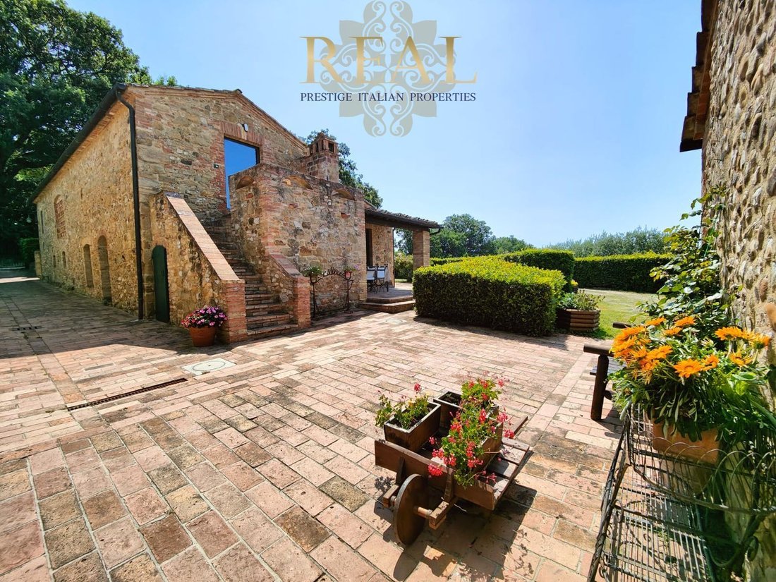 Casole D'elsa Villa In Casole D'elsa, Tuscany, Italy For Sale (12986953)