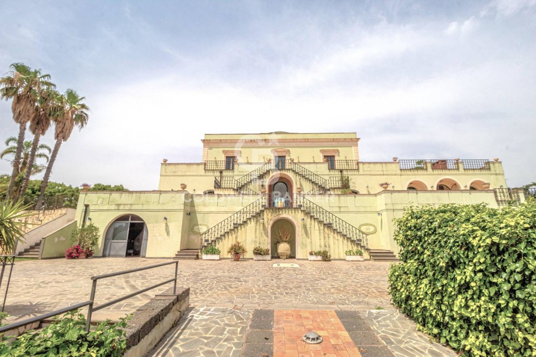 Villa Storica In Vendita A Acireale In Acireale, Sicily, Italy For Sale