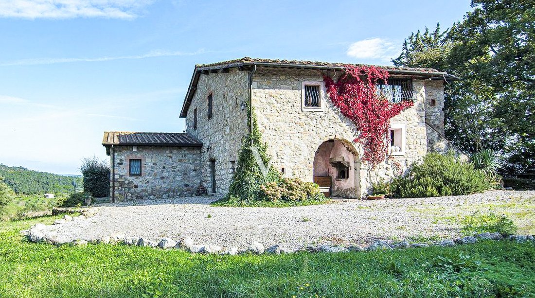 magnificent-historic-estate-with-independent-villa-and-two-in-tuscany