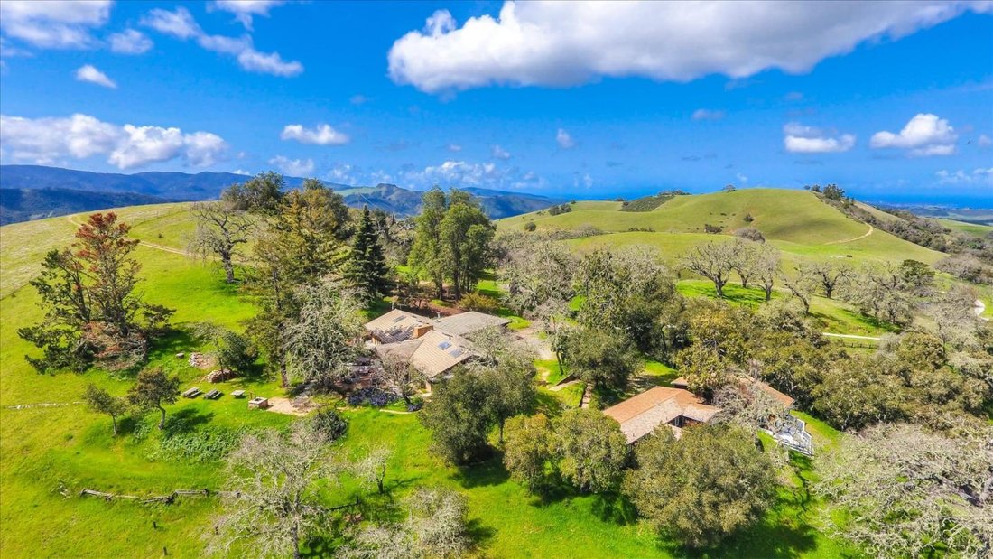 7 Bedrooms Single Family Detached In Carmel Valley, California, United