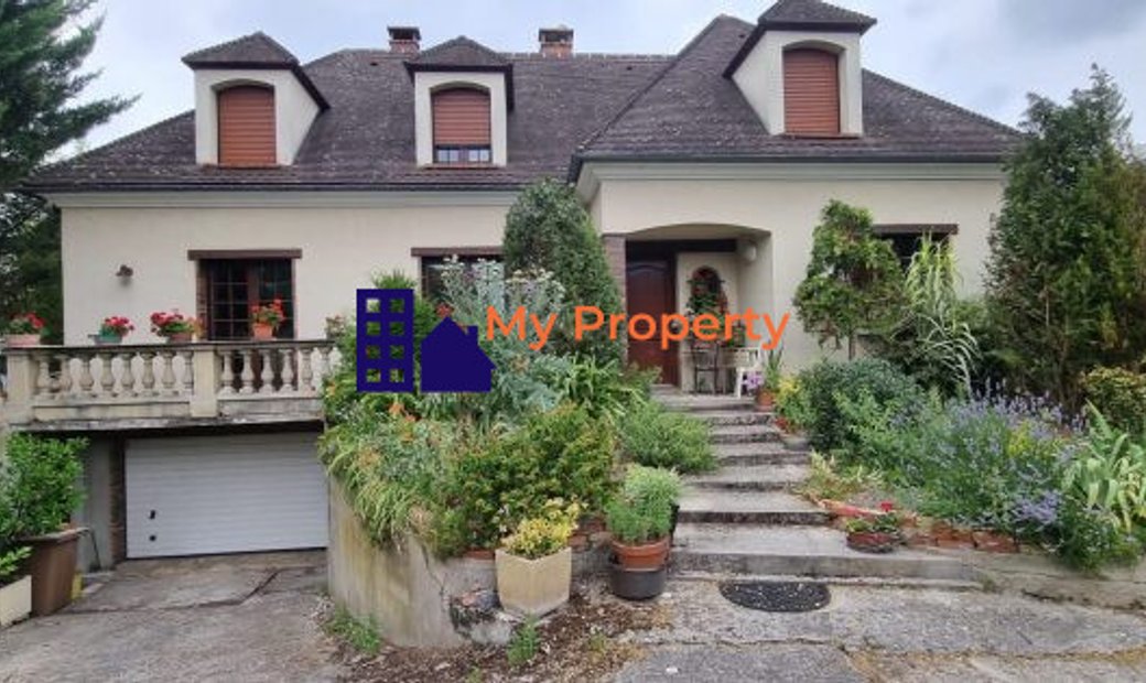 Houilles Traditionnelle In Houilles, île De France, France For Sale