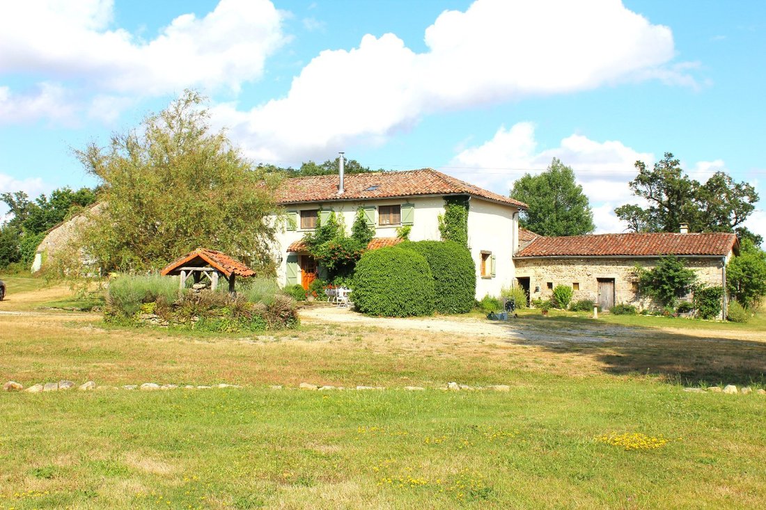 Two Large Renovated Houses A 4 Bed And In Charroux, Nouvelle Aquitaine