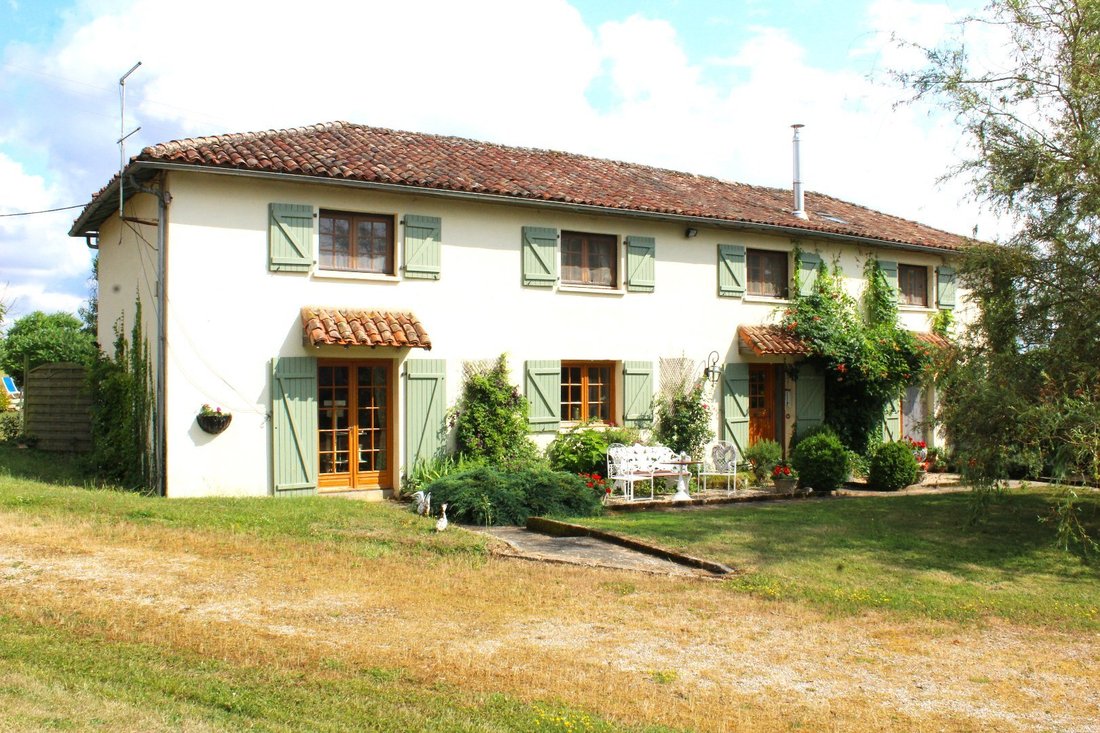 Two Large Renovated Houses A 4 Bed And In Charroux, Nouvelle Aquitaine