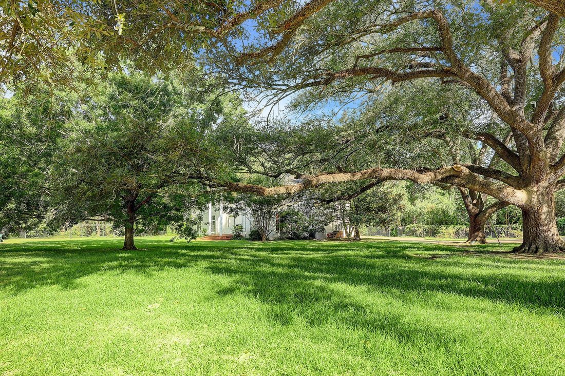 1711 Pleasant Street In Oakhurst, Texas, United States For Sale (12989730)
