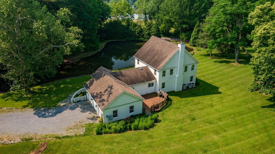 Pond House In Alderson, West Virginia, United States For Sale (12990862)