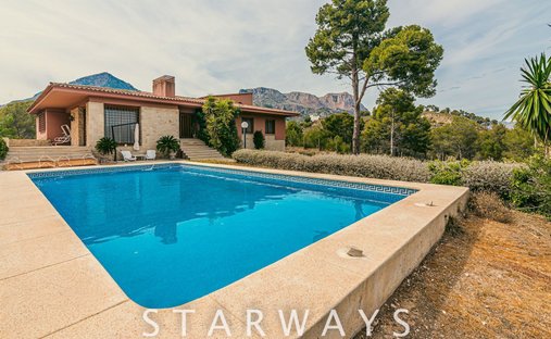 Chalet in la Nucia, Valencian Community, Spain 1