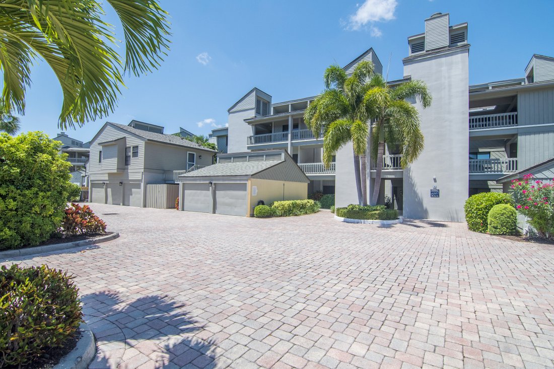 1001 Bay Road, 304, Vero Beach, Fl In Vero Beach, Florida, United