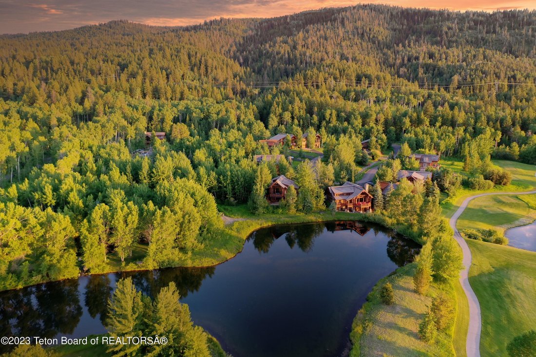 4 Bedrooms Single Family Detached In Victor, Idaho, United States For