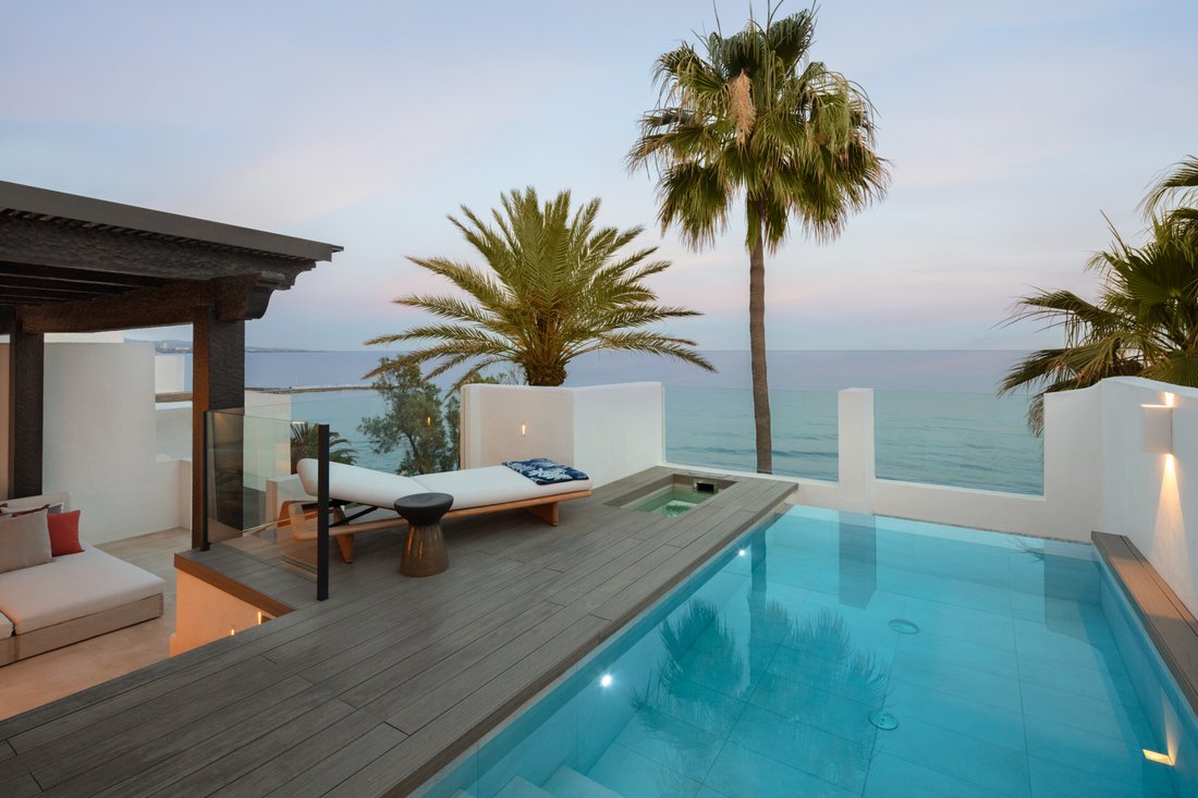 Stunning Luxury 4 Bedroom Beachfront Duplex In Marbella, Andalusia ...