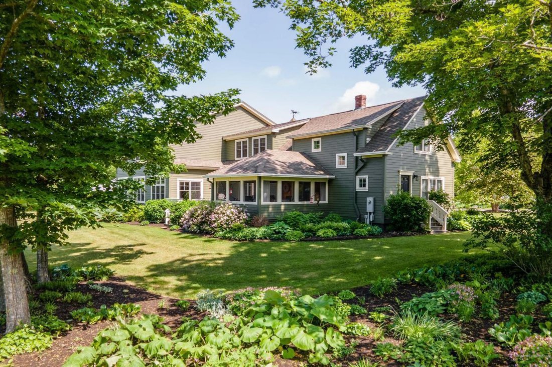 4 Bedrooms Single Family Detached In Glenburn, Maine, United States For