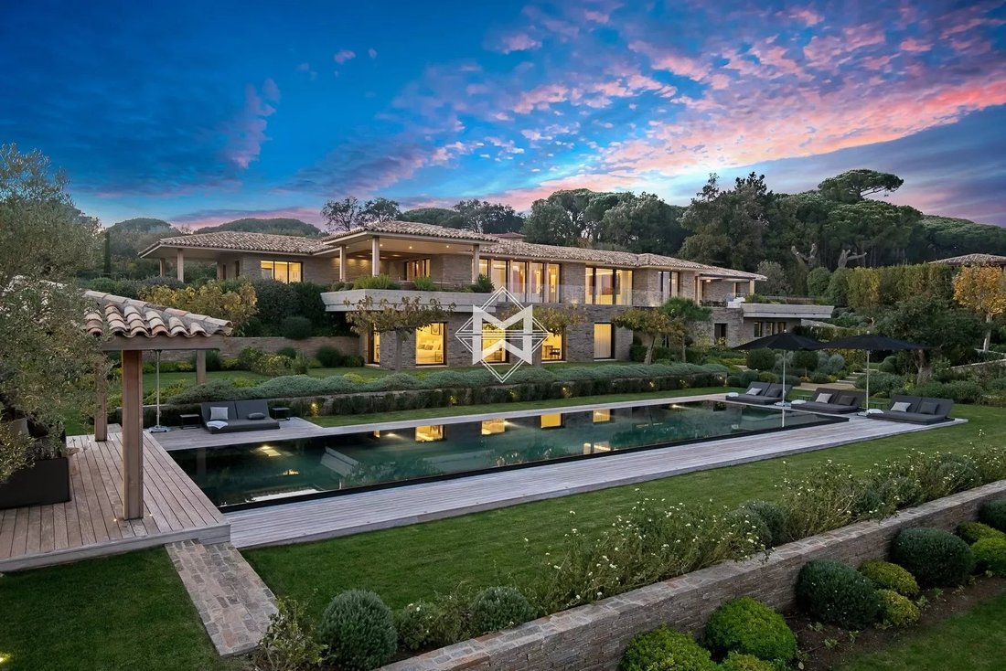 Villa in Saint-Tropez, Provence-Alpes-Côte d'Azur, France 1 - 10929411